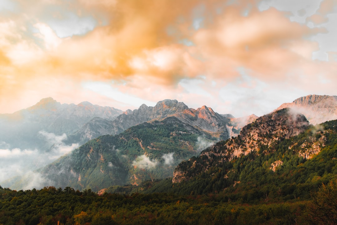 Descubre el Monte Dhëmbel: una joya natural de Albania — Konckë