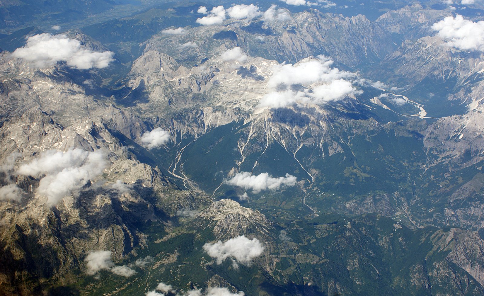 Scopri Maja e Jezercës: la vetta più alta delle Alpi Dinariche - Maja Jezercë (2694m) | Secret World Trip Planner