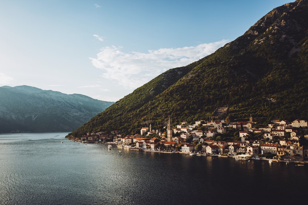 Descubre Pusti Lisac: un rincón de naturaleza virgen en Montenegro - Brestice | Secret World Trip Planner