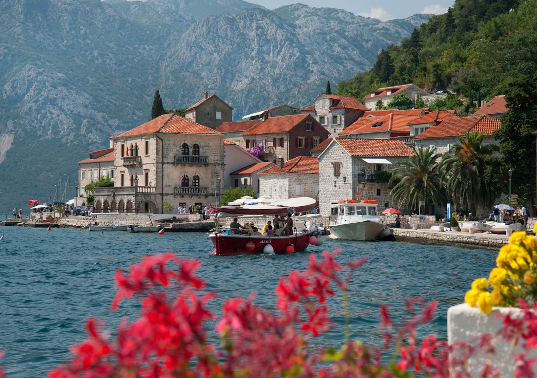 Descubre Bijeli kom: un rincón de naturaleza pura en Montenegro — Dubrovsko