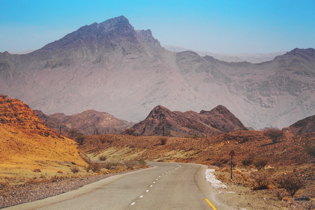 Descubre Jabal Dabshun: un rincón de naturaleza en Omán — Ash Shishah