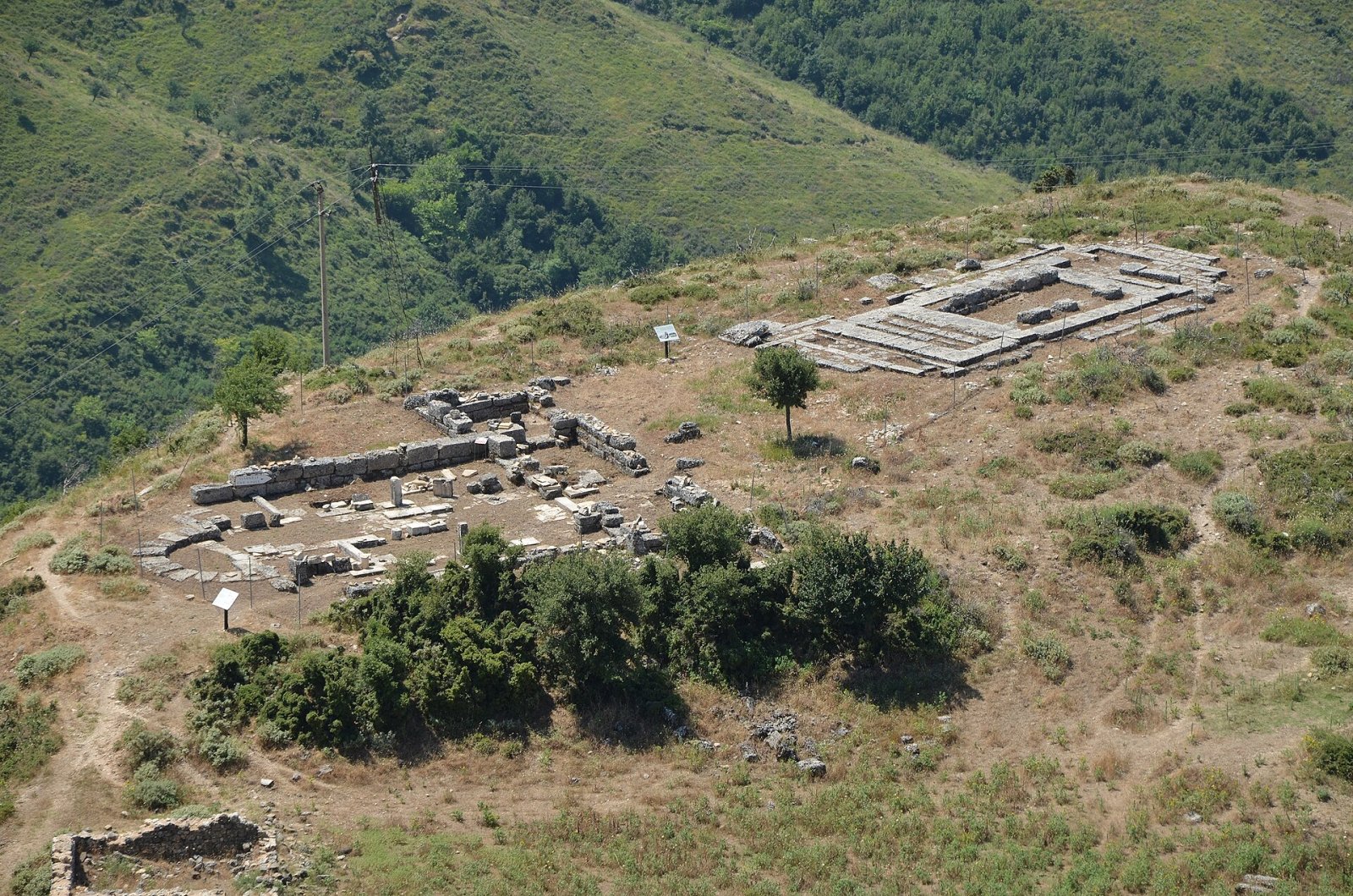 Amantia: un viaje por la historia de la antigua Albania — Vajzë