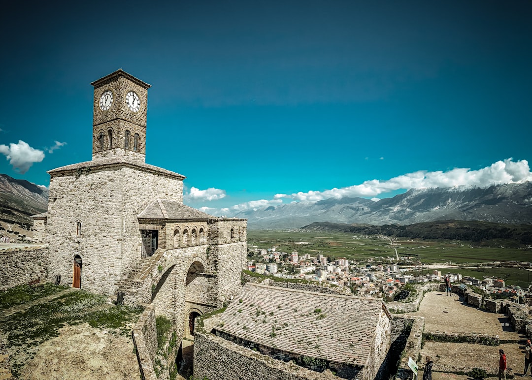 Der Uhrturm in Albanien: eine Reise durch die Zeit - Gjirokastër | Secret World Trip Planner