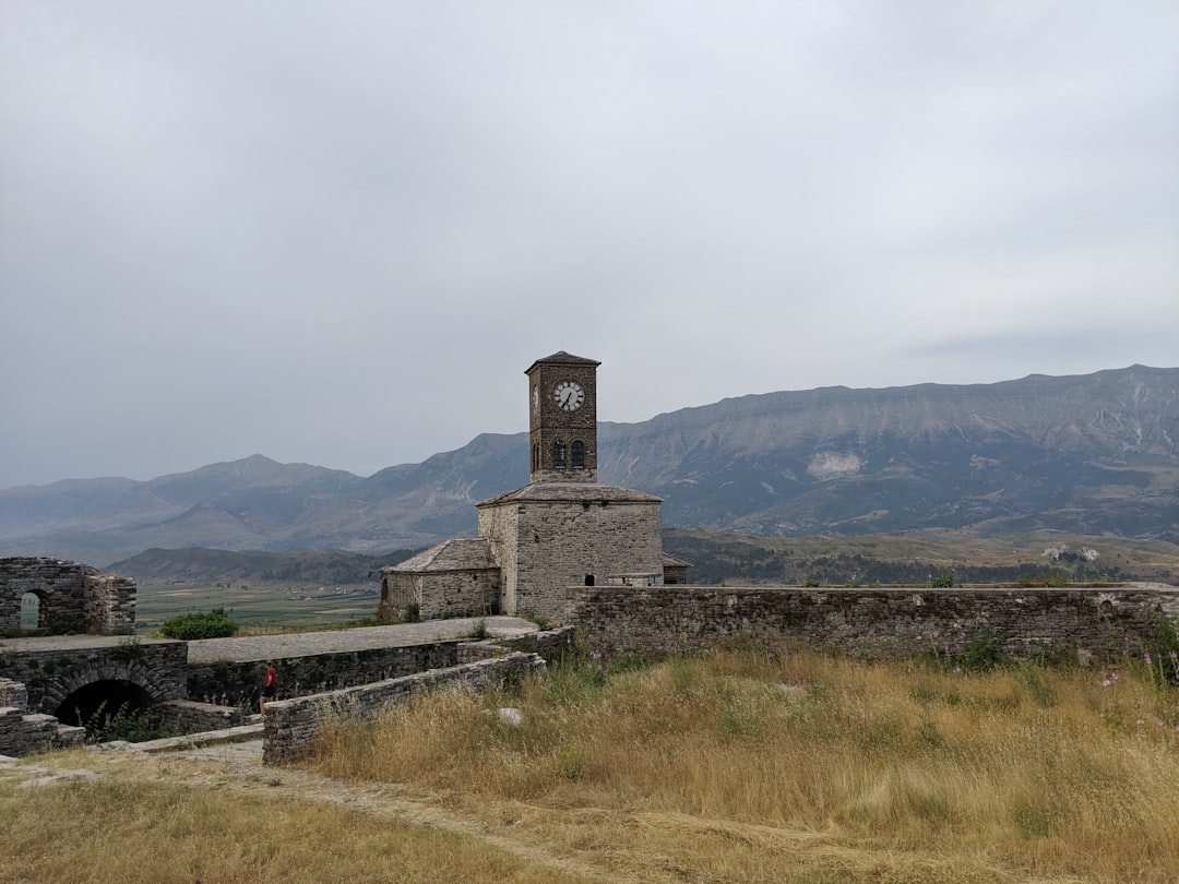Der Uhrturm in Albanien: eine Reise durch die Zeit - Gjirokastër | Secret World Trip Planner