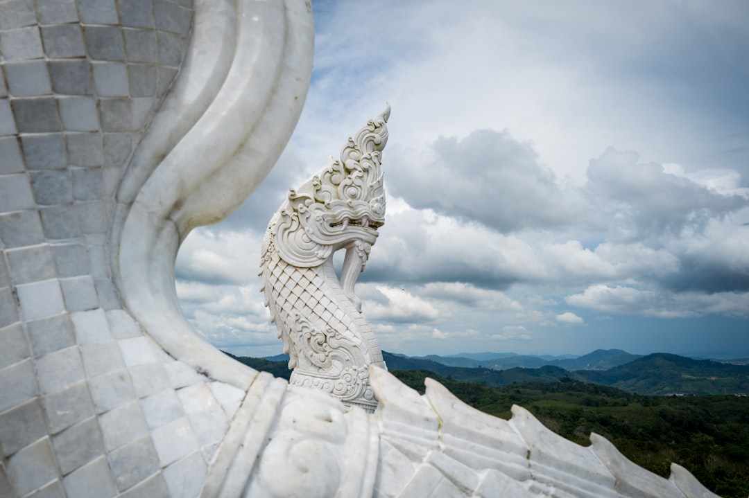 Entdecken Sie White Eye: ein historischer Schatz in Thailand - Mae Sariang District | Secret World Trip Planner