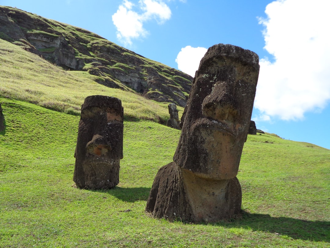 Ahu Taharoa : le mystère de la culture Rapa Nui au Chili - Hanga Roa | Secret World Trip Planner