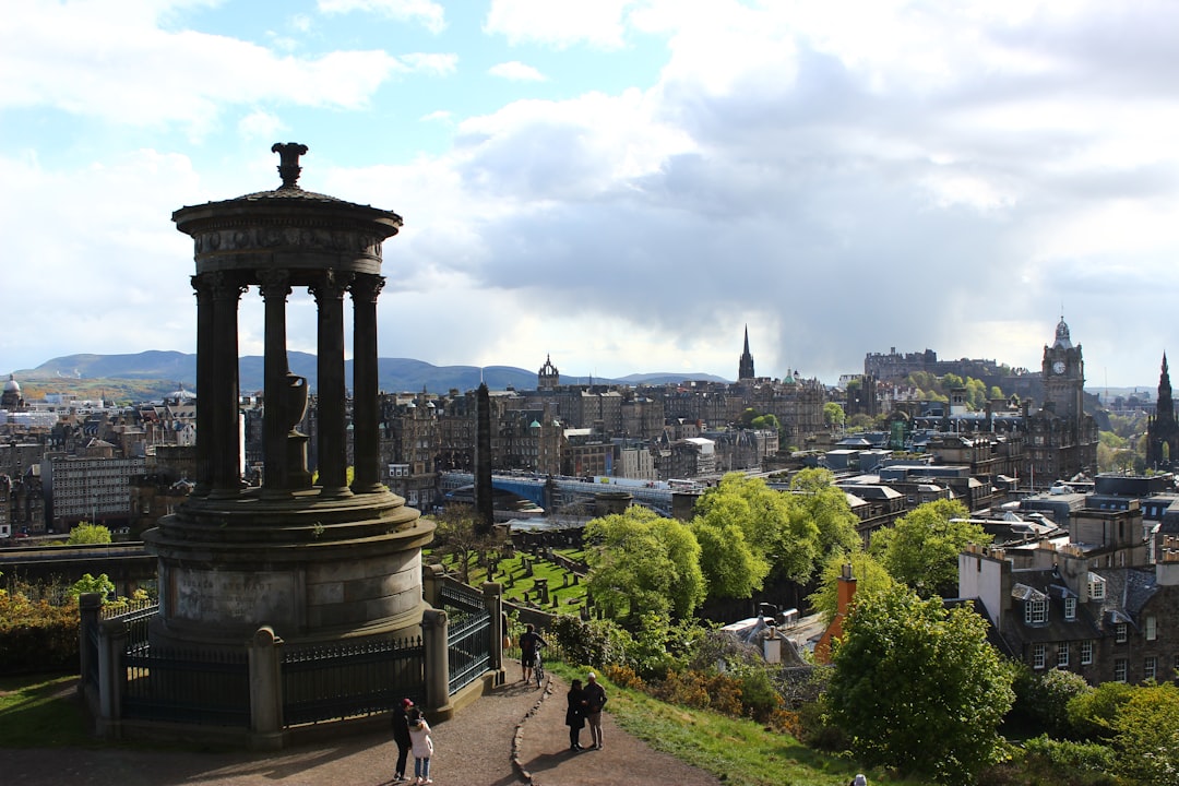 Discover the Queen Victoria Monument in Paisley, Scotland - Renfrewshire | Secret World Trip Planner
