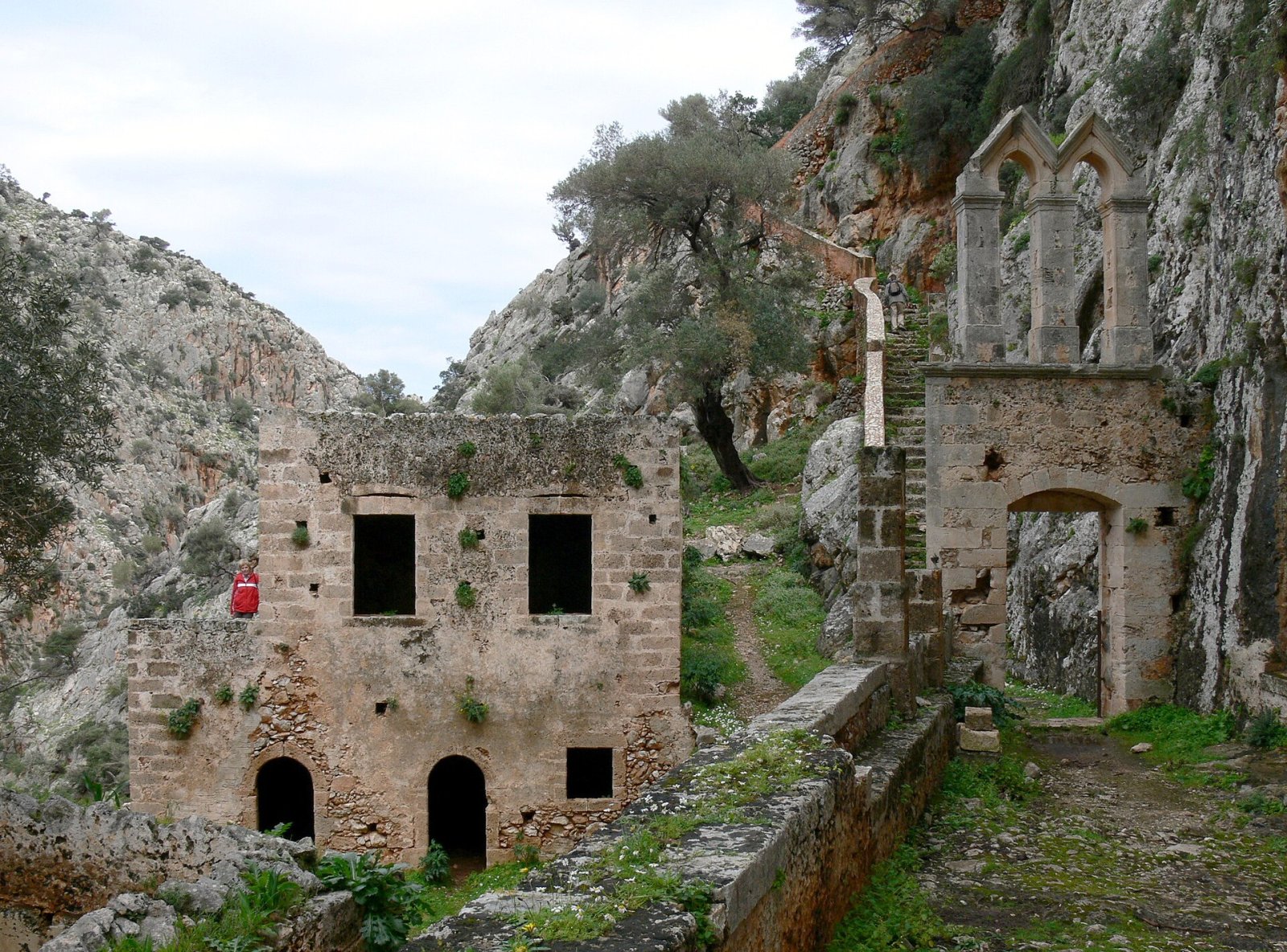 Moni Katholiko : Un Trésor Culturel Caché en Grèce - H4RW+29 Akrotiri | Secret World Trip Planner