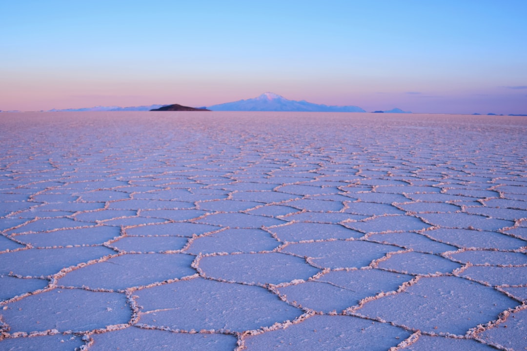 Salar de Uyuni : le désert de sel en Bolivie - Av. Ferroviaria | Secret World Trip Planner