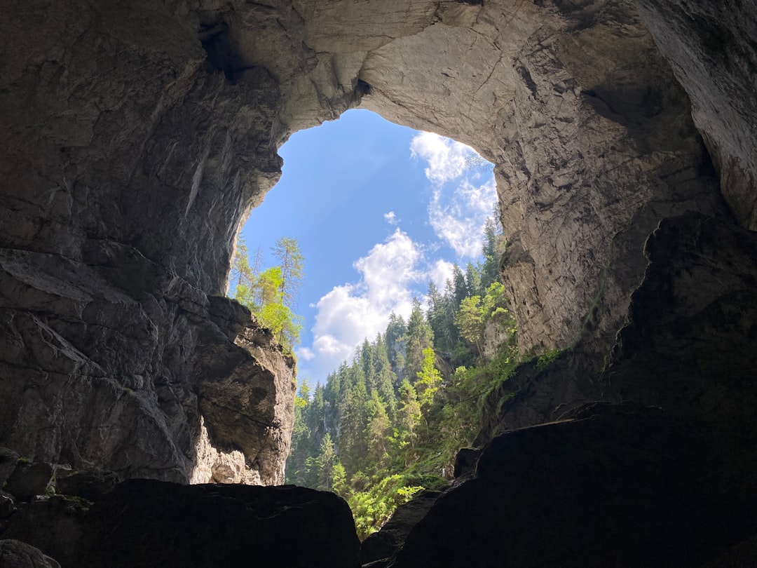 Grotta de Devetashka : lumière et obscurité en Bulgarie - 5555 Devetaki | Secret World Trip Planner