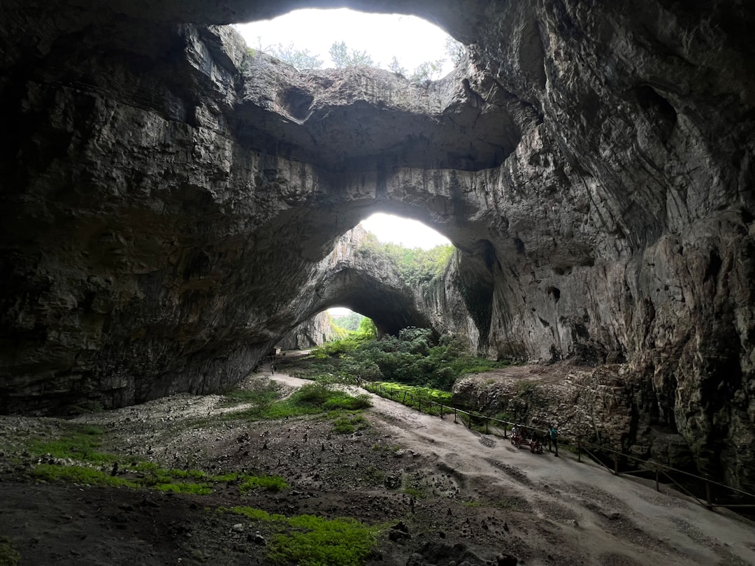 Grotta de Devetashka : lumière et obscurité en Bulgarie - 5555 Devetaki | Secret World Trip Planner