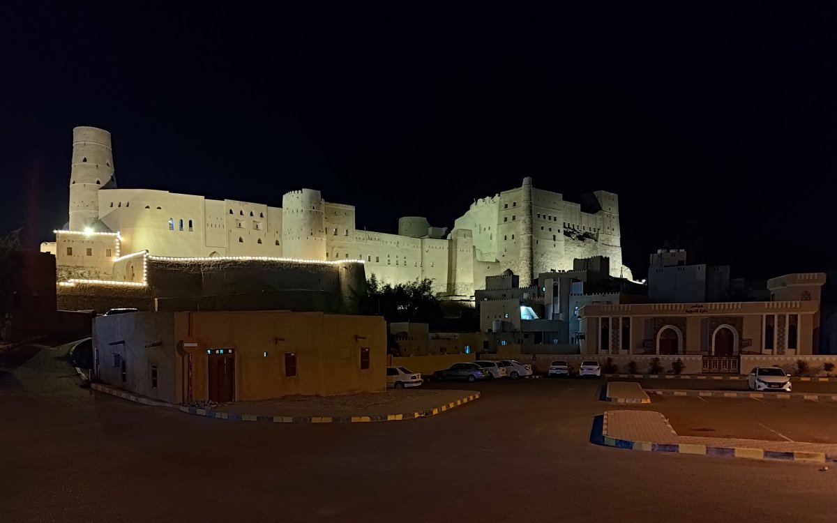 Forte Bahla : la plus grande forteresse en terre d'Oman — 21