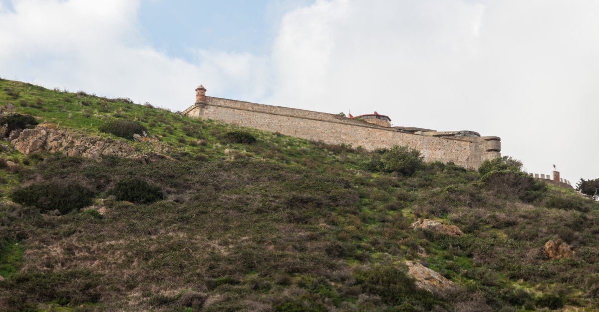 Monte Hacho : le phare où l'Afrique voit l'Europe — VPW5+FQ