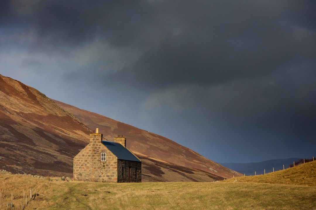 Découvrez la magie de Keills Chapel dans les Highlands écossais - X76X+VR Lochgilphead | Secret World Trip Planner