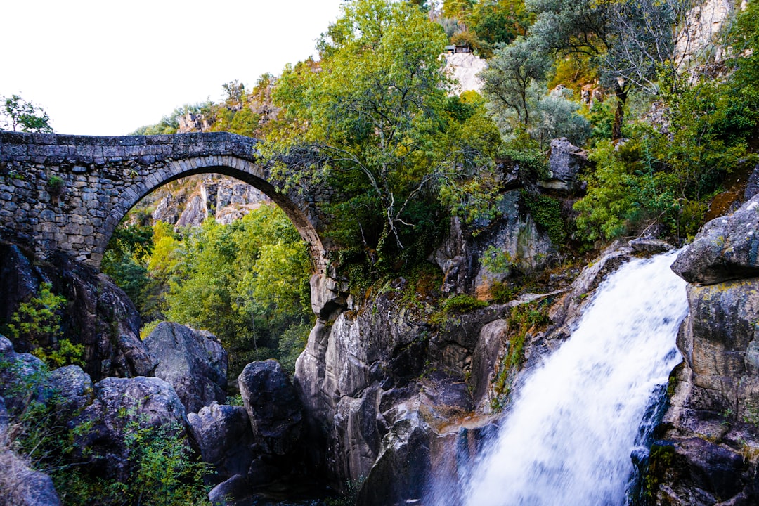 Pont du Diable à Aniane : le pont médiéval sur l'Hérault - st Jean de Fos et | Secret World Trip Planner
