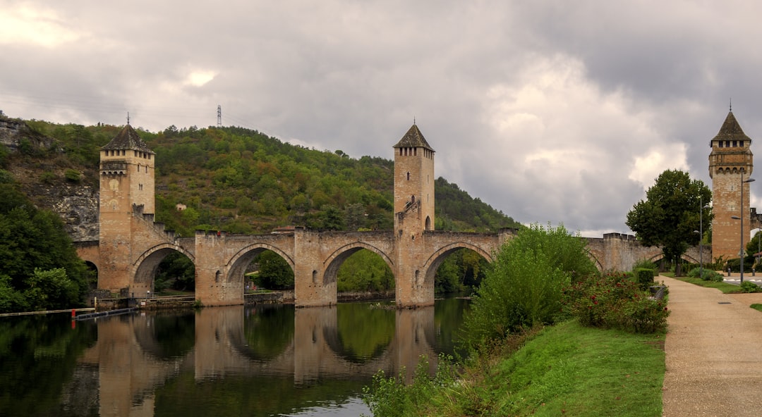 Ponte Valentré de Cahors: fortaleza sobre el río Lot - 46000 Cahors | Secret World Trip Planner