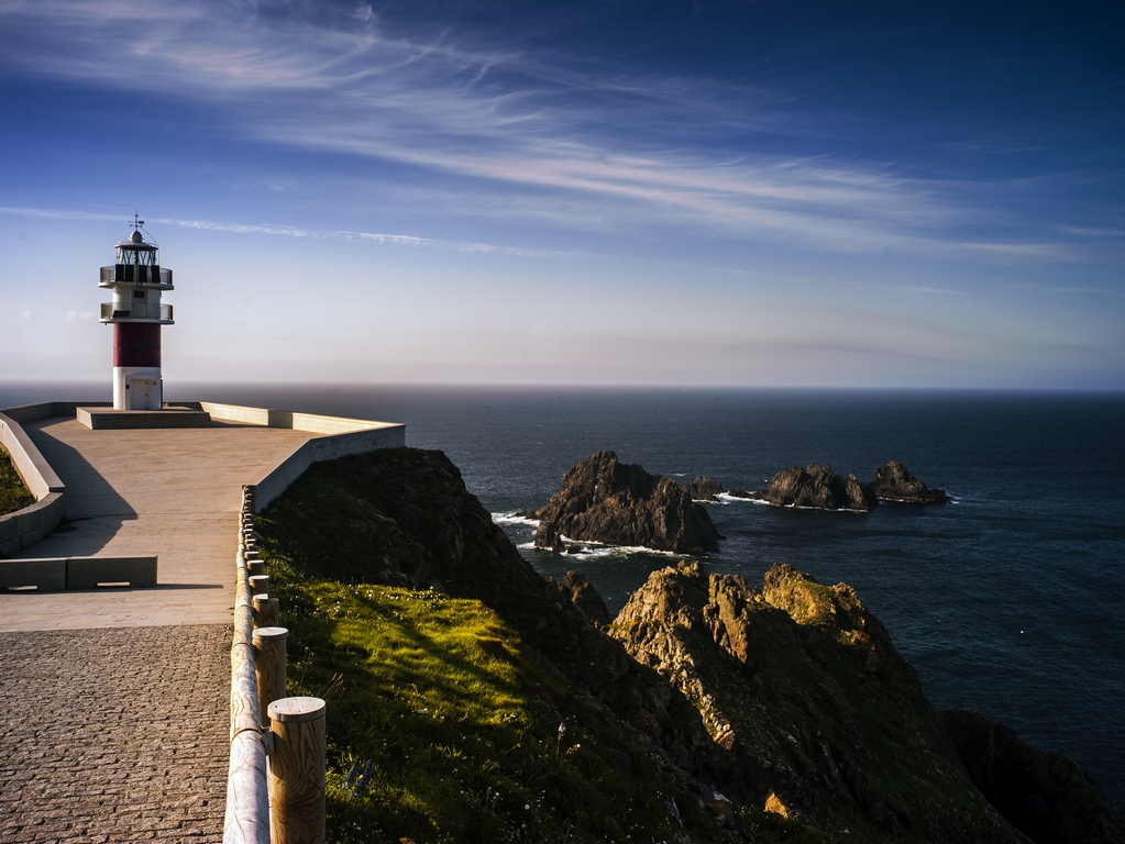 Faro do Cabo Ortegal : le phare des falaises galiciennes — 15360