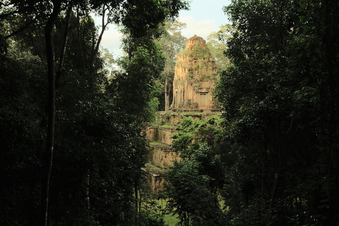 Killing Cave: un viaje entre memoria y naturaleza en Camboya - Krong Battambang | Secret World Trip Planner