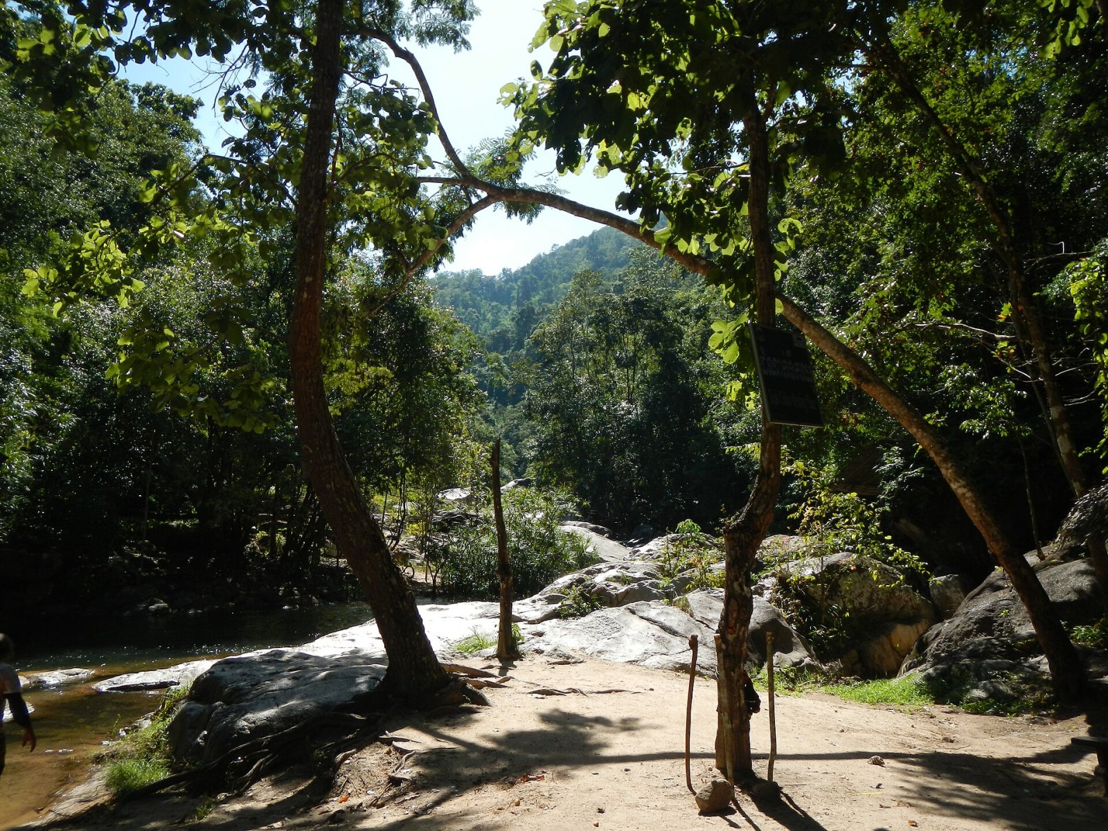 Découvrez Phnom Aural : La Montagne la Plus Haute du Cambodge - ឃុំ ត្រពាំងជោ | Secret World Trip Planner