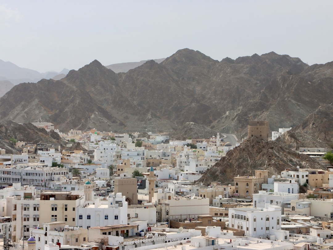 Scopri Hawrat Hal Sulaym: un gioiello naturale dell'Oman - Adh Dhahir | Secret World Trip Planner