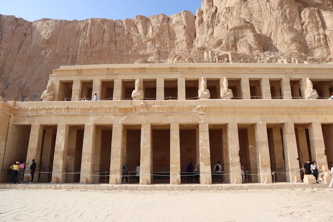 Der Grabtempel von Hatshepsut: Ein Meisterwerk des Alten Ägyptens - Al Qarna | Secret World Trip Planner