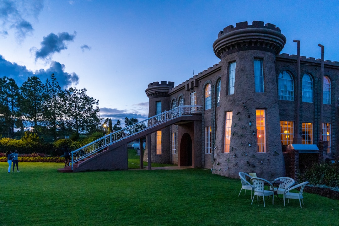 Descubre Egerton Castle: Un tesoro histórico en el corazón de Kenia — Nakuru