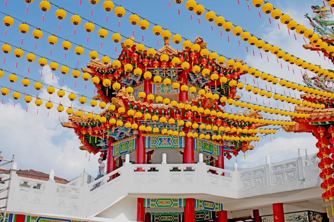 Descubre el encanto del Templo Chino en Malasia - Labuan | Secret World Trip Planner