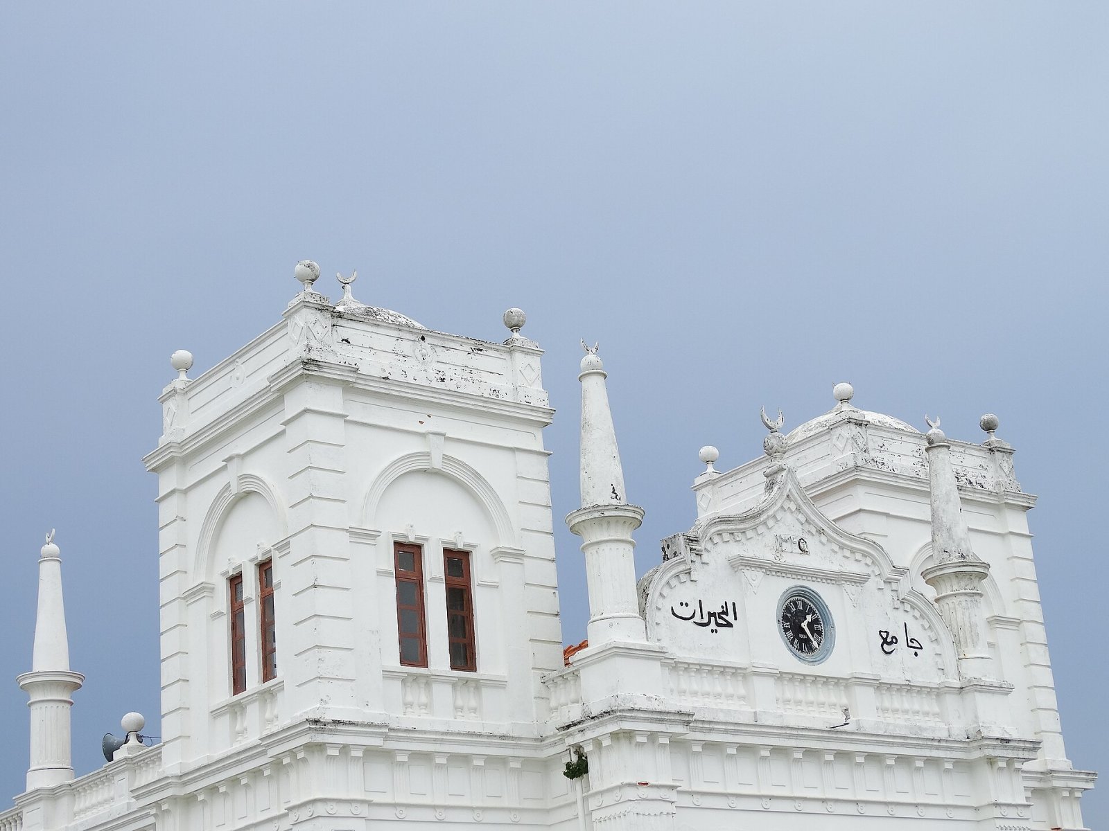 Entdecken Sie die Jumma Mosque in Bambalapitiya: ein kulturelles Juwel - Colombo | Secret World Trip Planner