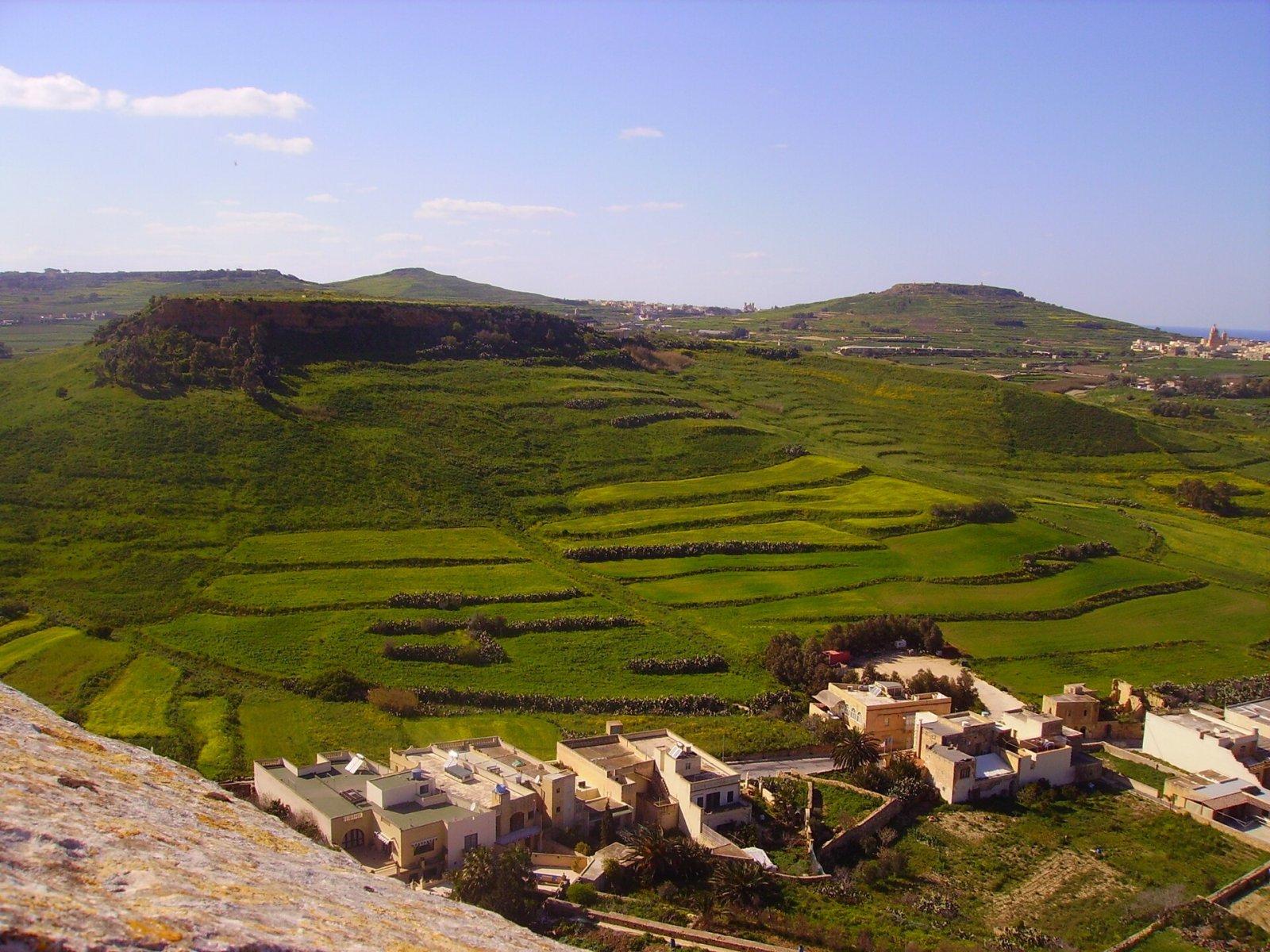 Scopri Il-Gelmus: La Collina Incantevole di Gozo — Ir-Rabat Għawdex