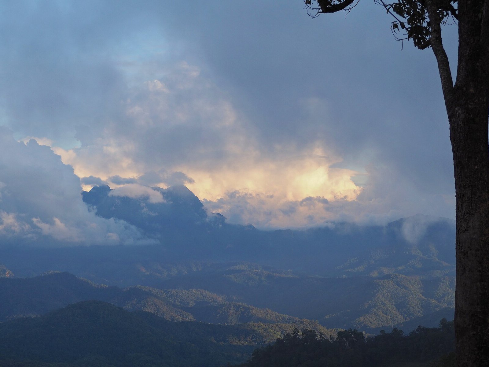 Doi Luang: La Montagna Maestosa della Thailandia - Mueang Phayao District | Secret World Trip Planner