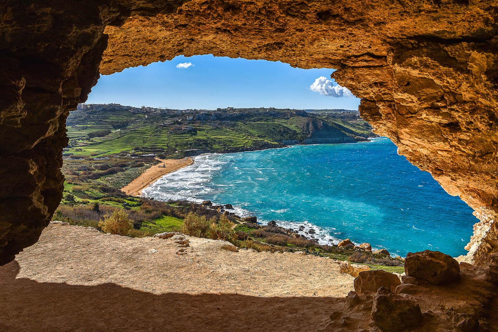 Descubre la Magia de la Cueva Mixta en Malta - Nadur | Secret World Trip Planner