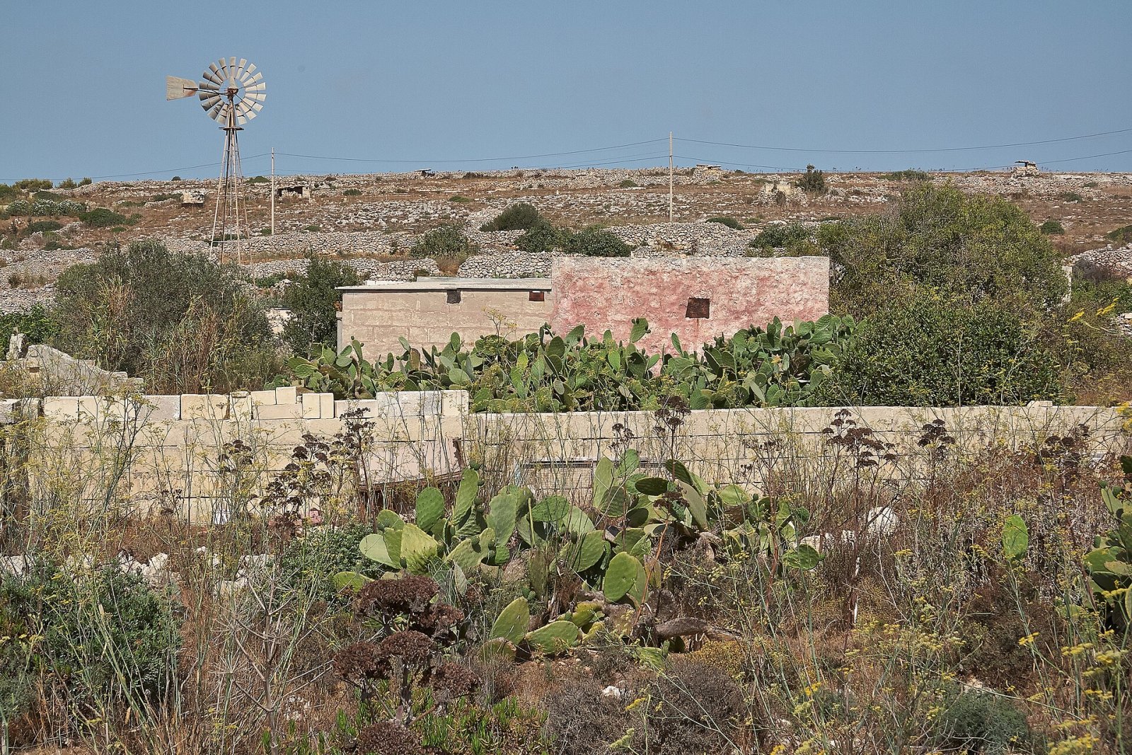 Descubre Ta’ Dmejrek: La cima más alta de Malta - Is-Siġġiewi | Secret World Trip Planner