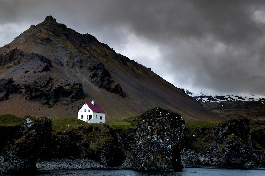 À la découverte de Þaralátursfjörður : un fjord islandais à explorer