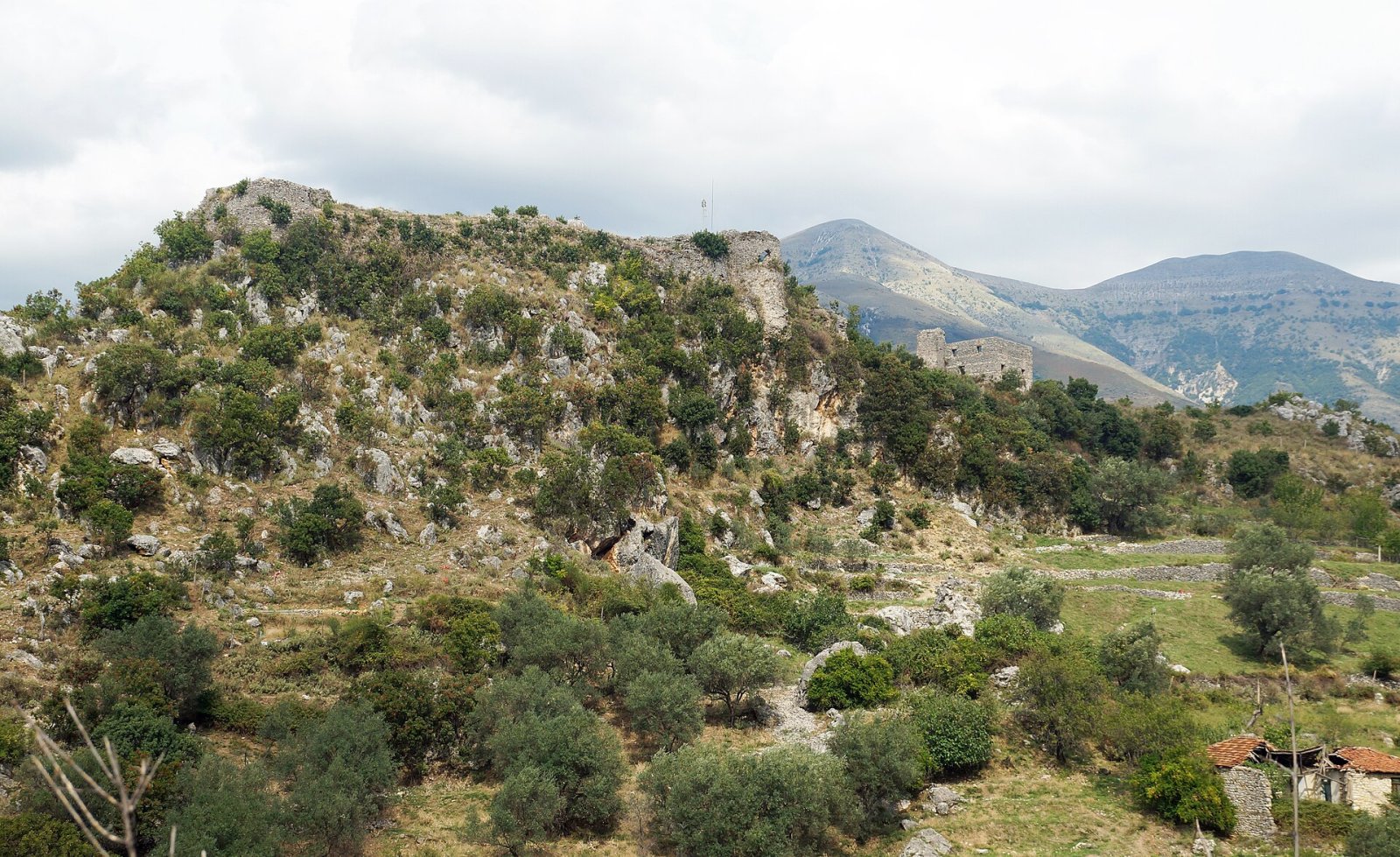 Entdecken Sie die Burg von Delvinë: Geschichte und Schönheit in Albanien — Delvinë