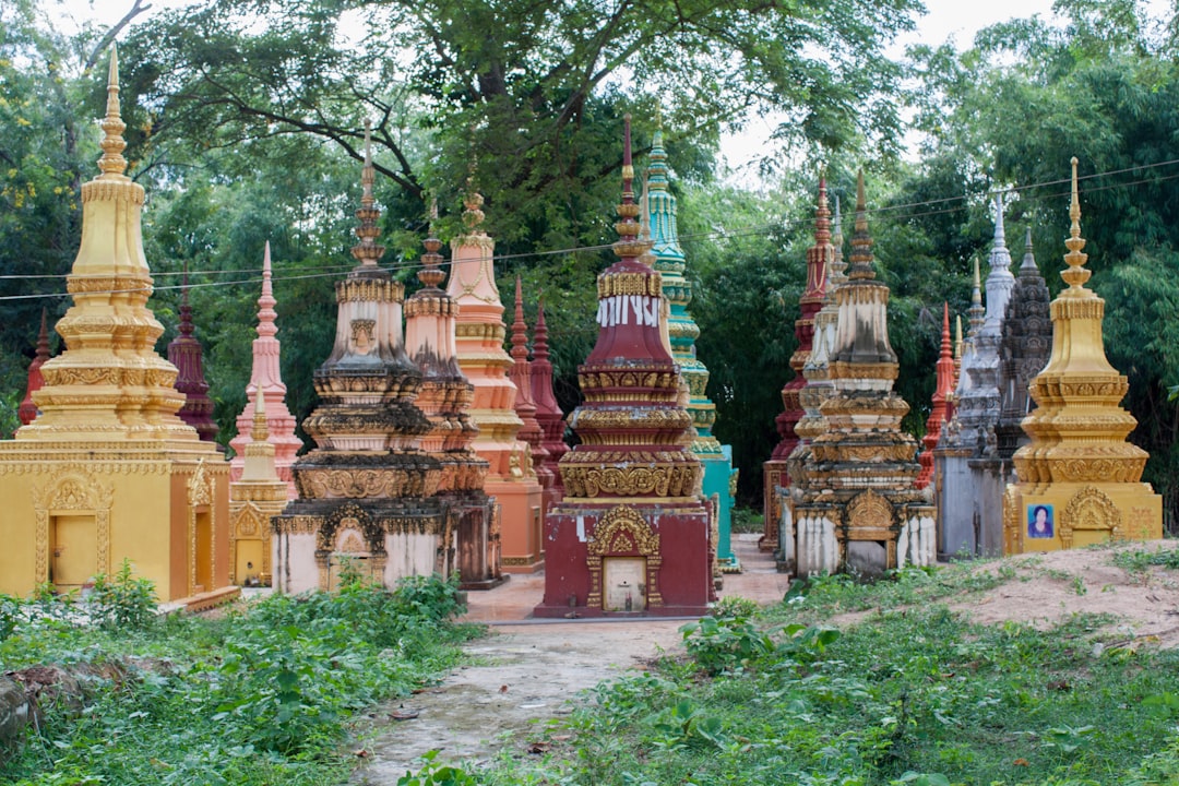 Entdeckung der Stupas in Kambodscha: Geschichte und Bedeutung - Krong Kaeb | Secret World Trip Planner