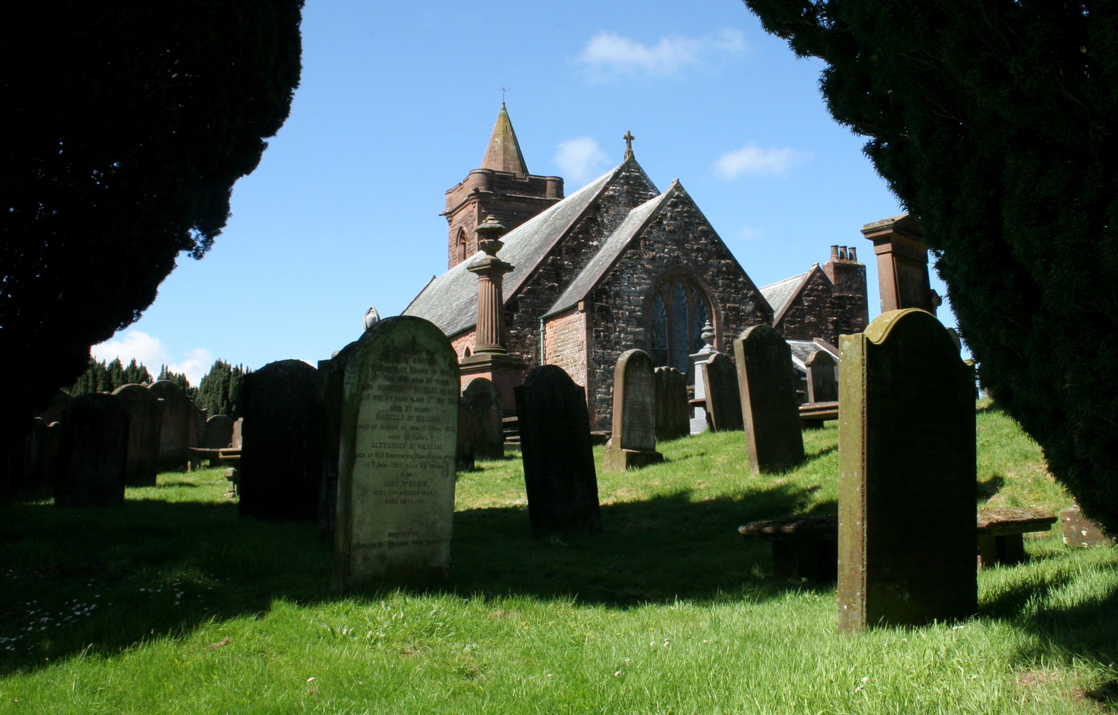 Visita a la Iglesia de Urr: un tesoro cultural en Escocia | Secret World Trip Planner