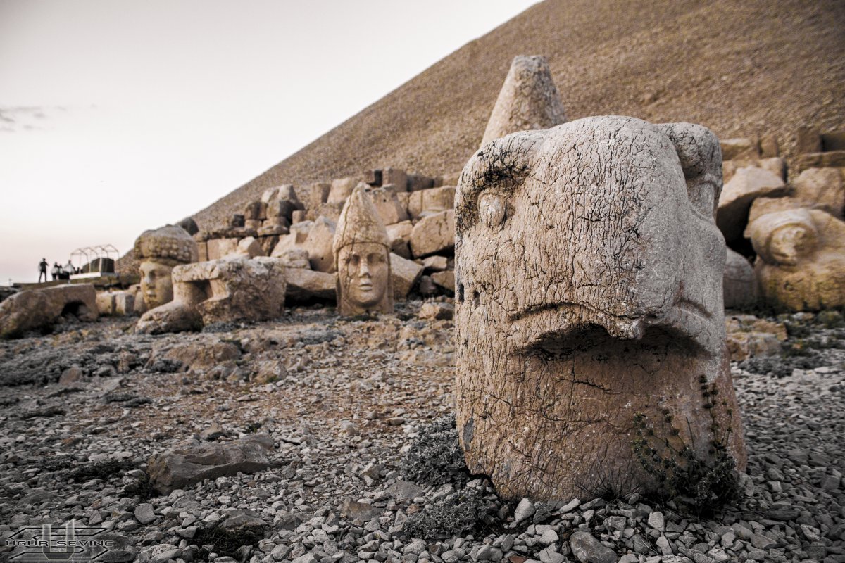 Monte Nemrut: le teste di pietra che sfidano il tempo — Nemrut Dağı Yolu