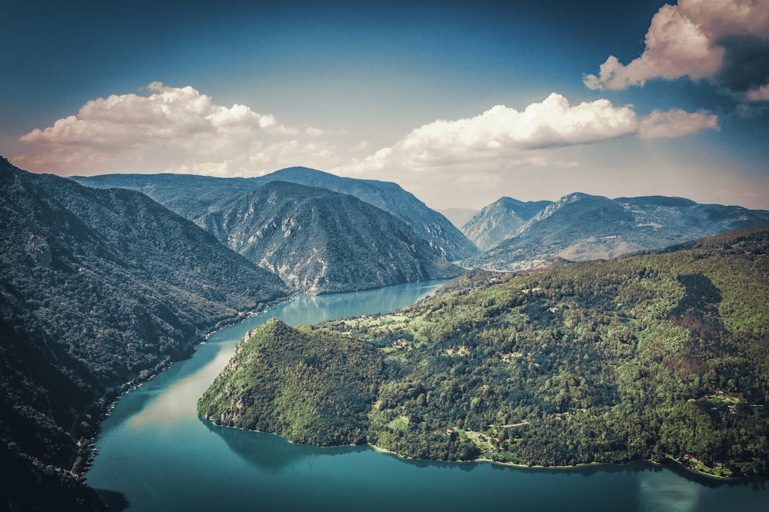Lago di Perućac : l'émeraude de l'ouest serbe | Secret World Trip Planner
