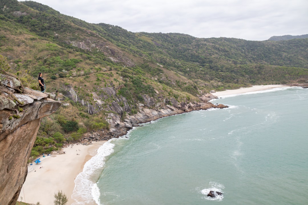 Pedra do Telégrafo : coucher de soleil sur le Brésil sauvage - Grumari | Secret World Trip Planner