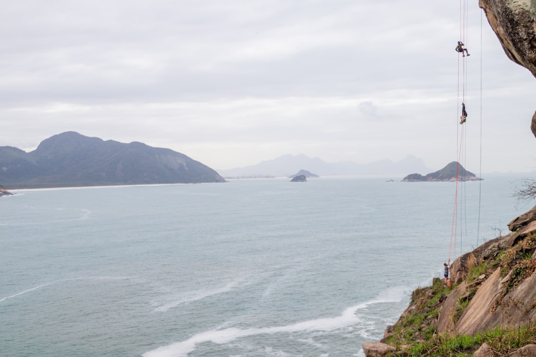 Pedra do Telégrafo : coucher de soleil sur le Brésil sauvage - Grumari | Secret World Trip Planner