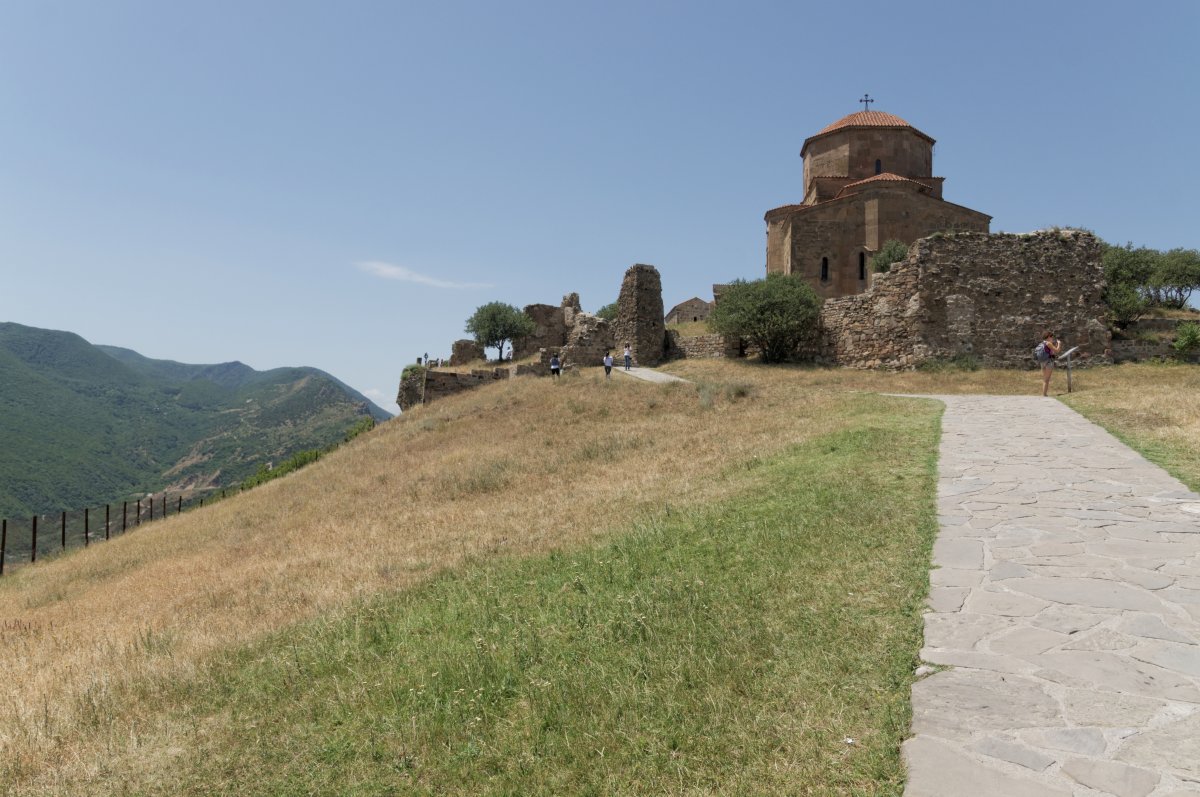 Monastero di Jvari a Mtskheta: tramonti sul tetto della Georgia - RPQM+C79 | Secret World Trip Planner