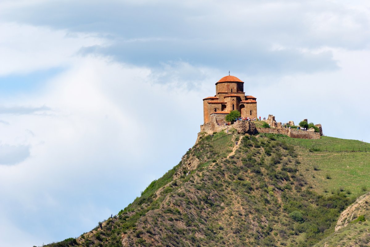 Monasterio de Jvari en Mtskheta: atardeceres en Georgia - RPQM+C79 | Secret World Trip Planner
