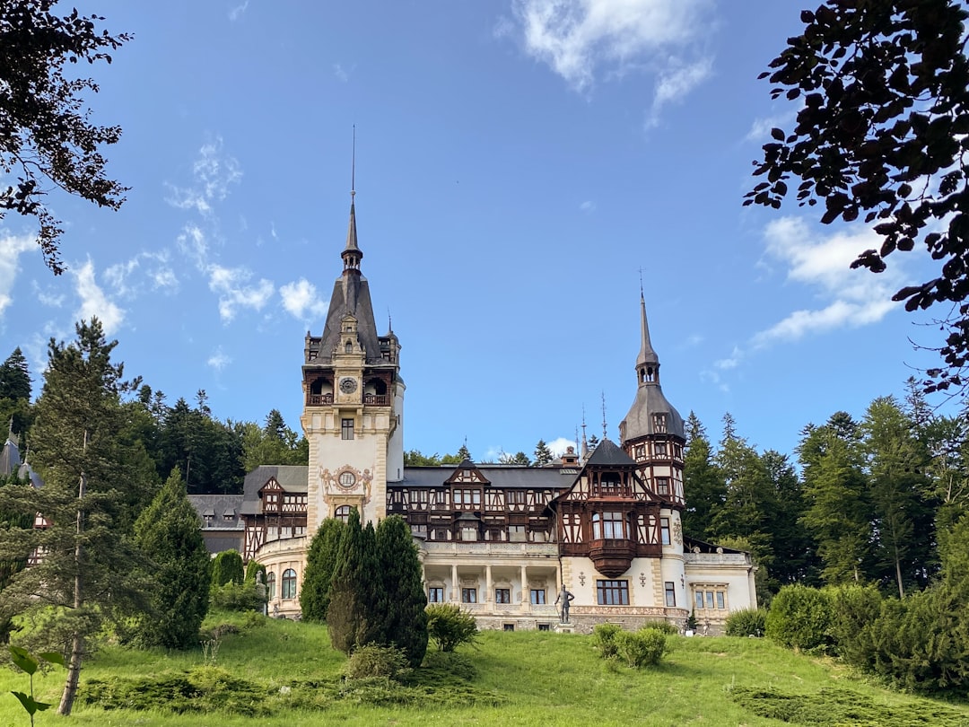 Castillo de Peleș: joya neo-renacentista de Rumanía - Aleea Peleșului 2 | Secret World Trip Planner