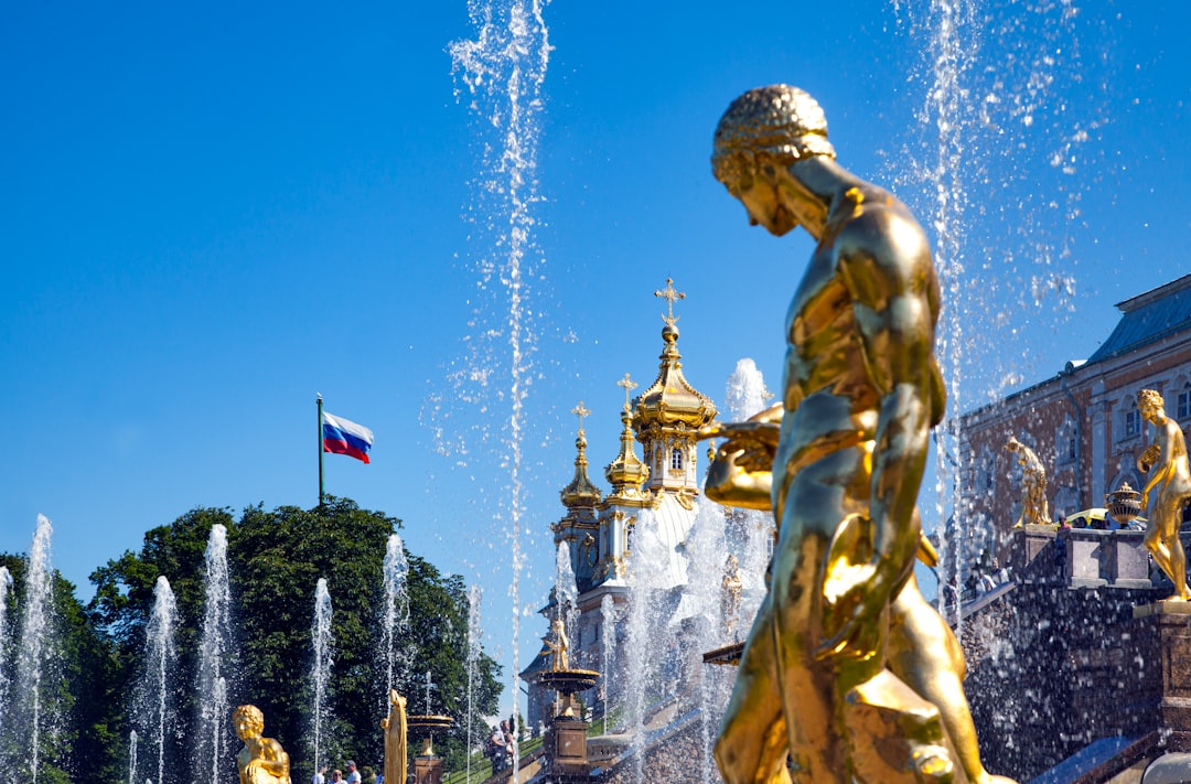 Peterhof : le palais baroque aux fontaines dorées - 2 | Secret World Trip Planner