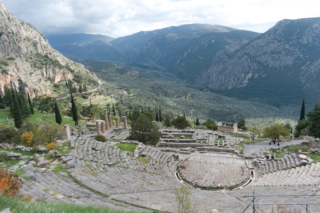 Delfi : le sanctuaire d'Apollon sur le Parnasse — Delfi 330 54