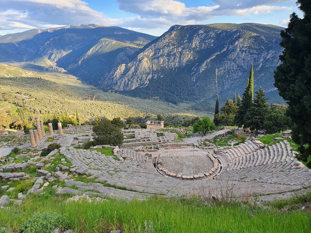 Delfi : le sanctuaire d'Apollon sur le Parnasse - Delfi 330 54 | Secret World Trip Planner