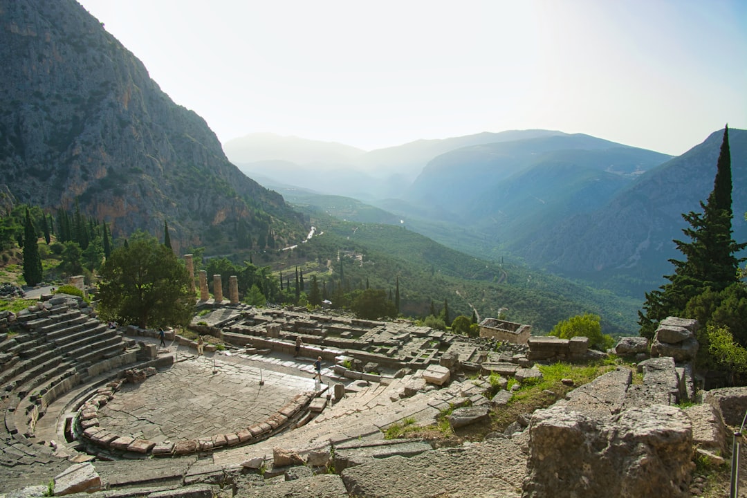 Delfi : le sanctuaire d'Apollon sur le Parnasse - Delfi 330 54 | Secret World Trip Planner