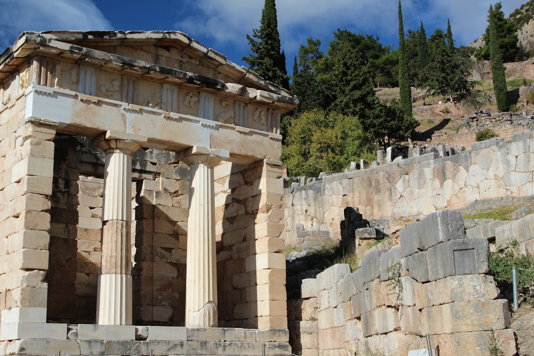 Delfi : le sanctuaire d'Apollon sur le Parnasse - Delfi 330 54 | Secret World Trip Planner