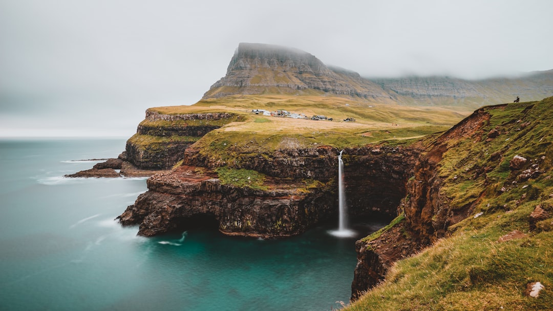 Gásadalur: el atardecer en la cascada de las Faroe - 4H47+CXP | Secret World Trip Planner