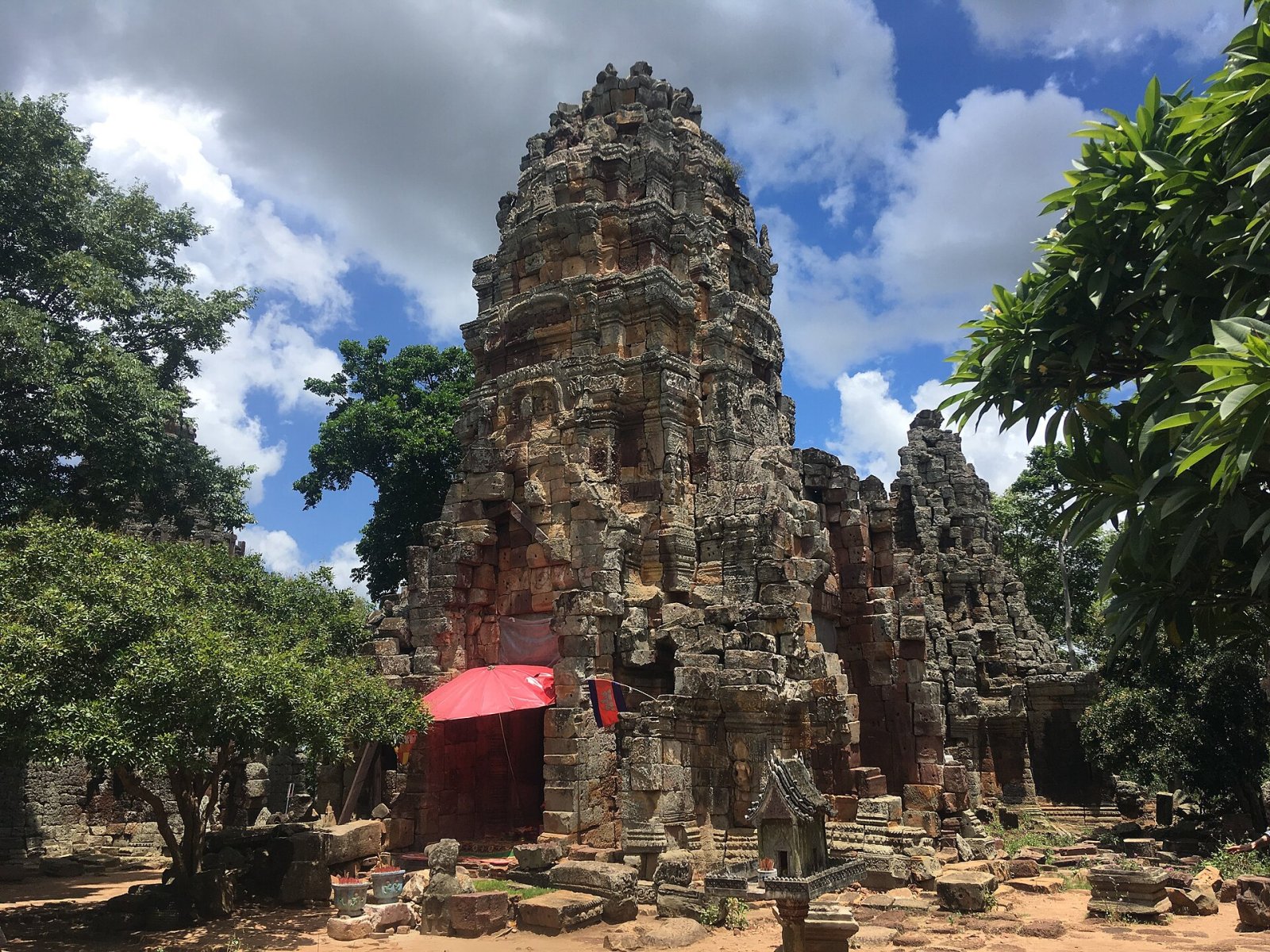 Descubre Wat Banan: un tesoro cultural en Camboya - បាណន់ | Secret World Trip Planner